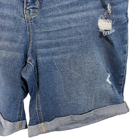 Old Navy Distressed Shorts Plus Size 22 Medium Wash Frayed Holes Cuffed Hem Blue - Picture 3 of 10
